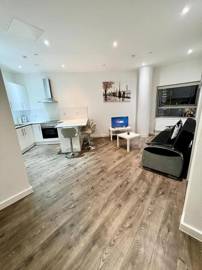 Ferienwohnung Immaculate Flat In West London Borough of Croydon Exterior foto