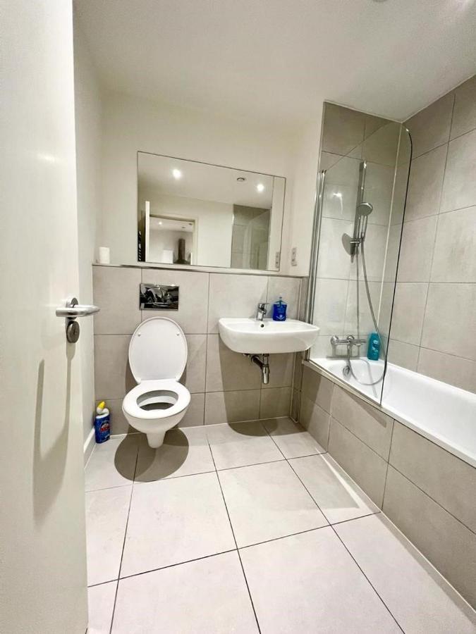 Ferienwohnung Immaculate Flat In West London Borough of Croydon Exterior foto